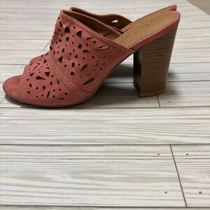 💫 Host Pick 💫 American Eagle Pink Suede Heels with Chunky Wooden Heel